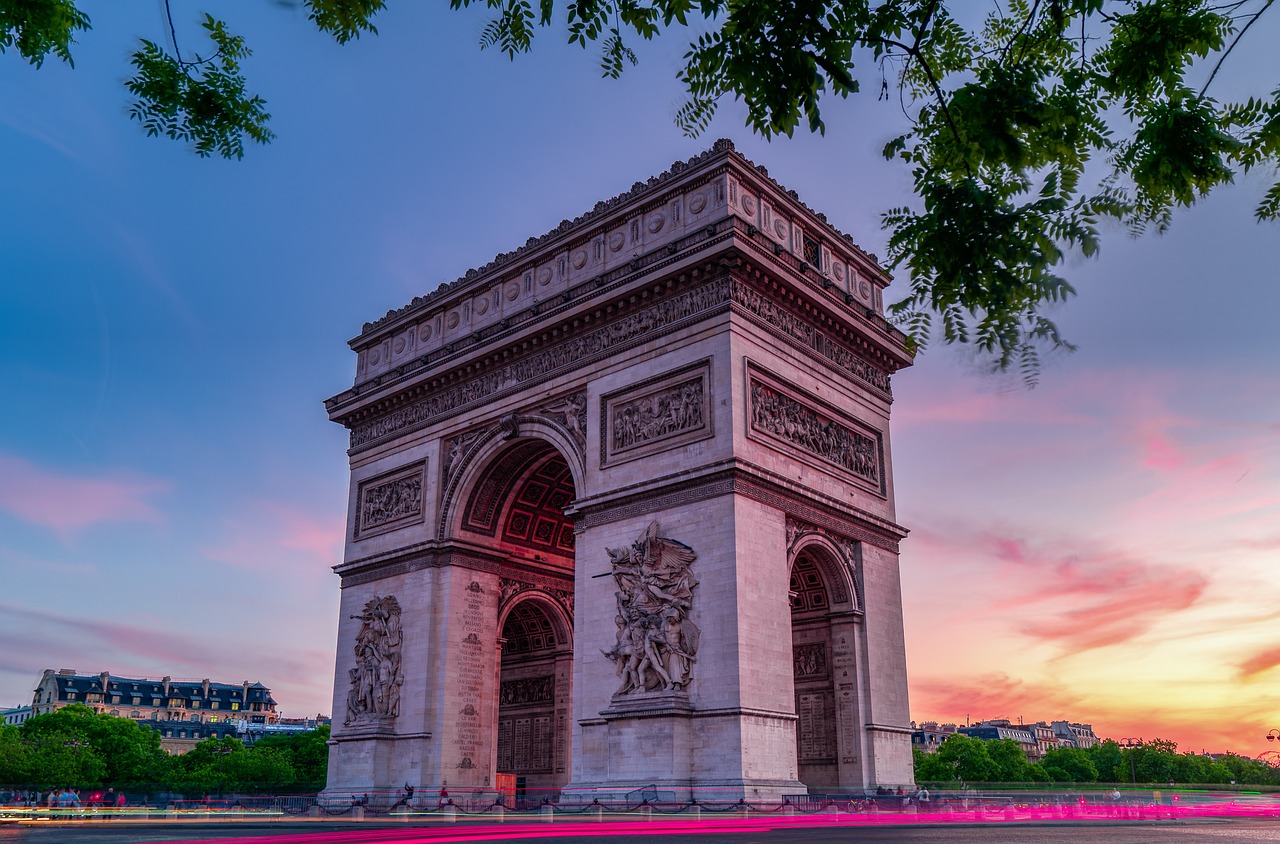 Paris-arco del triunfo-Planes a Europa-viajes a Europa-Imagen de Hervé Lagrange en Pixabay