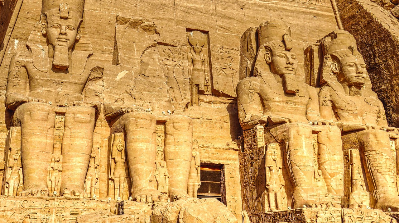 abu-simbel-temples-6342941_1280